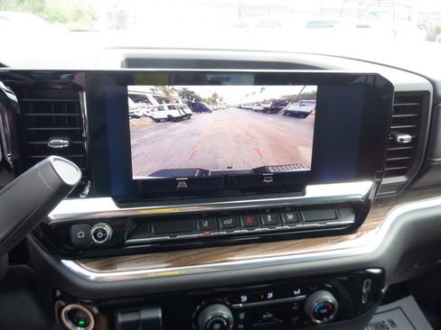 Used 2024 Chevrolet Silverado 2500 LT image 18