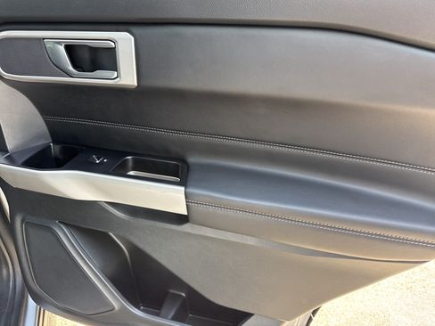 Used 2023 Ford Explorer XLT RWD image 16