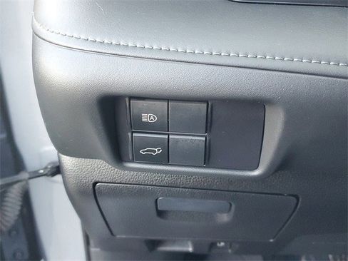 Used 2020 Toyota Highlander XLE image 30