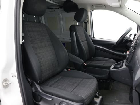 Used 2018 Mercedes-Benz Metris image 27