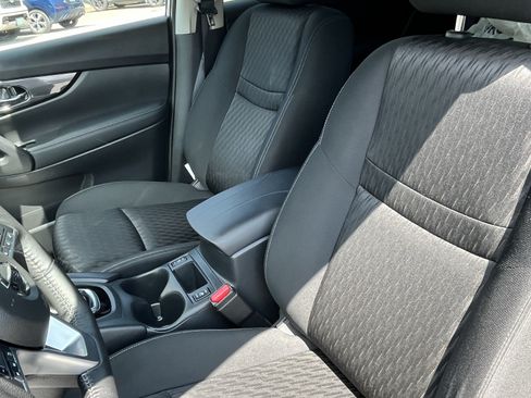 Used 2020 Nissan Rogue SV AWD/4WD image 13