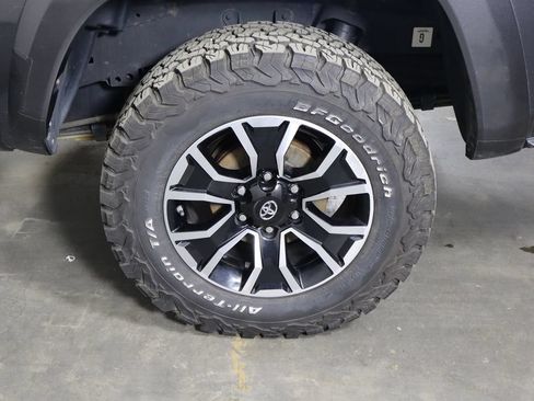 Used 2020 Toyota Tacoma TRD Sport AWD/4WD image 42