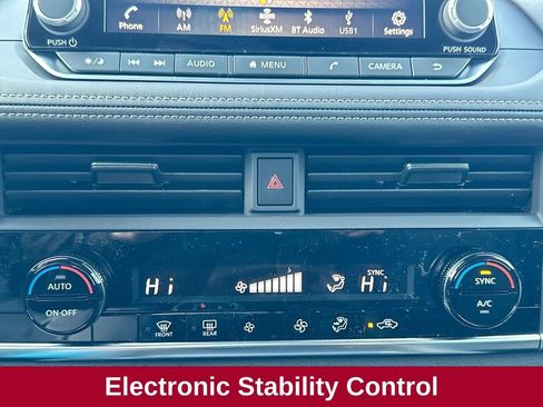 Used 2025 Nissan Rogue SV image 33