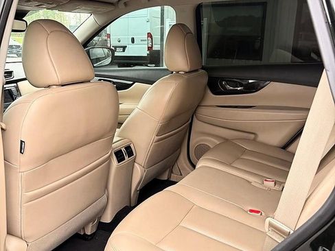 Used 2018 Nissan Rogue SL w/ Premium Package AWD/4WD image 7
