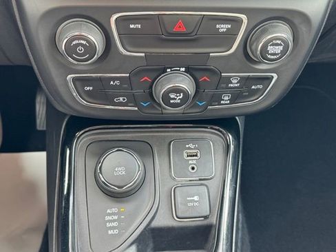 Used 2019 Jeep Compass Limited image 28
