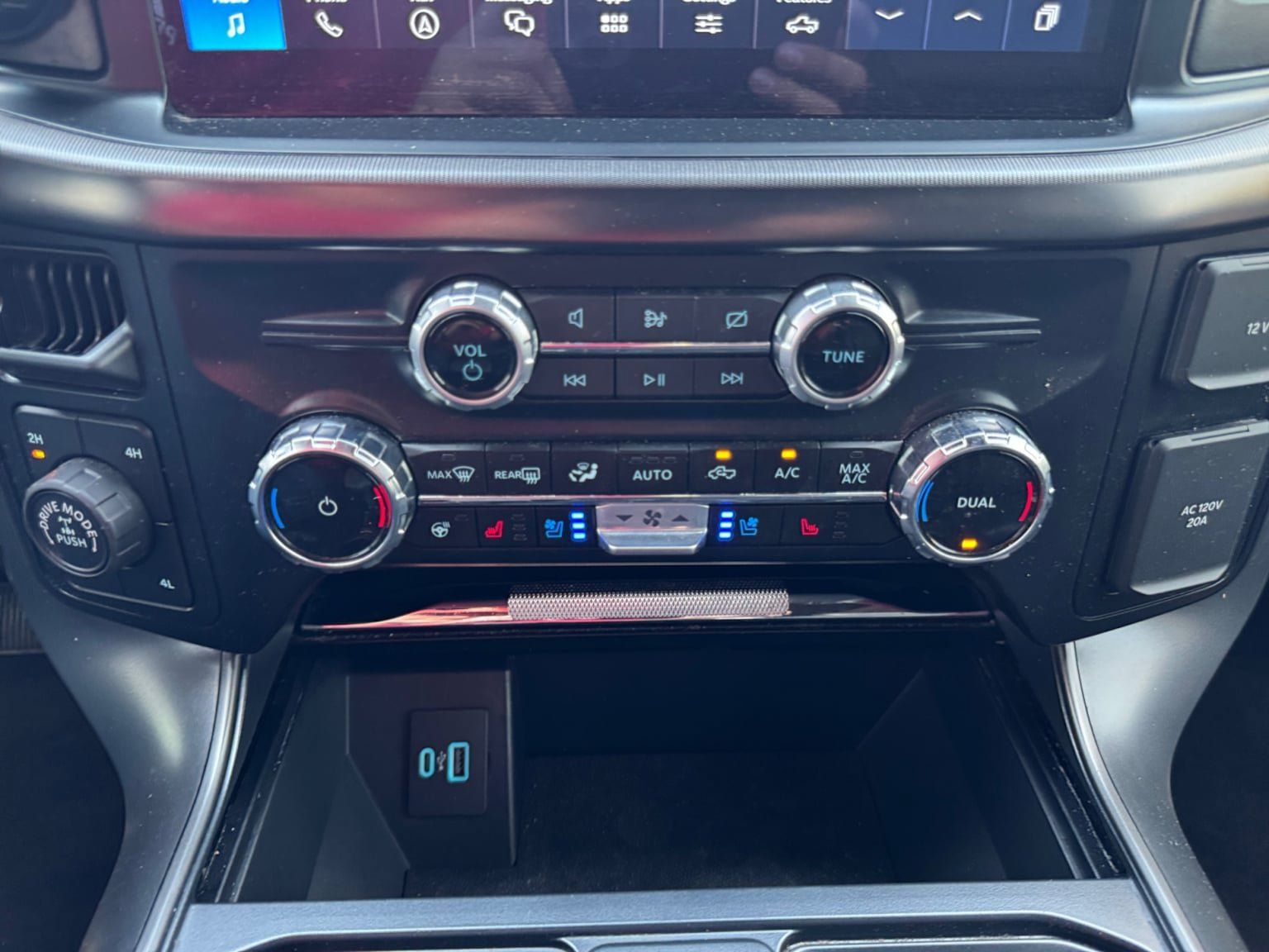Used 2024 Ford F150 Lariat AWD/4WD image 25