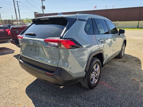 Used 2022 Toyota RAV4 XLE w/ Convenience Package image 2