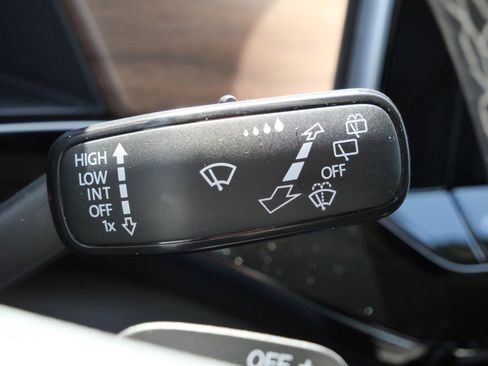 Used 2024 Volkswagen Atlas SE AWD/4WD image 33