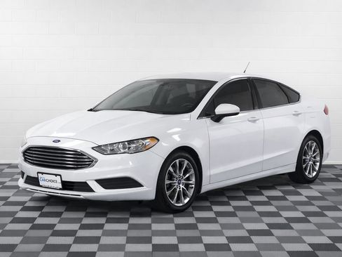 Used 2017 Ford Fusion SE w/ Fusion SE Technology Package image 1