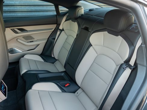 Used 2025 Porsche Taycan 4S image 34