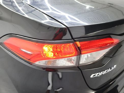 Used 2022 Toyota Corolla LE FWD image 30