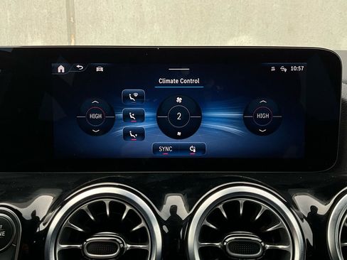 Used 2025 Mercedes-Benz GLA 250 image 31