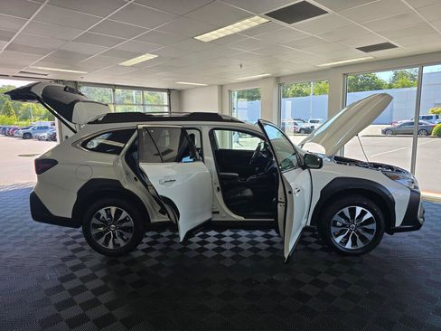 Used 2024 Subaru Outback Touring XT AWD/4WD image 17