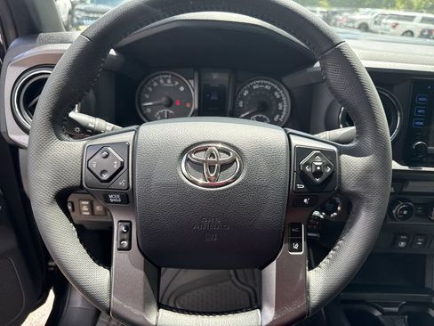 Used 2018 Toyota Tacoma TRD Sport AWD/4WD image 23