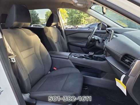 Used 2025 Nissan Rogue S AWD/4WD image 16