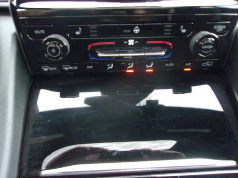 Used 2024 Jeep Grand Cherokee L Altitude AWD/4WD image 26