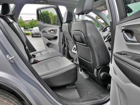 Used 2024 GMC Terrain SLT AWD/4WD image 11