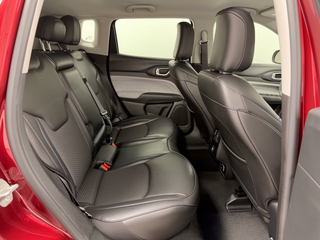 Used 2022 Jeep Compass Latitude FWD image 29