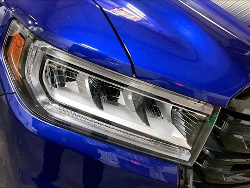 Used 2023 GMC Acadia SLE w/ Driver Convenience Package image 4