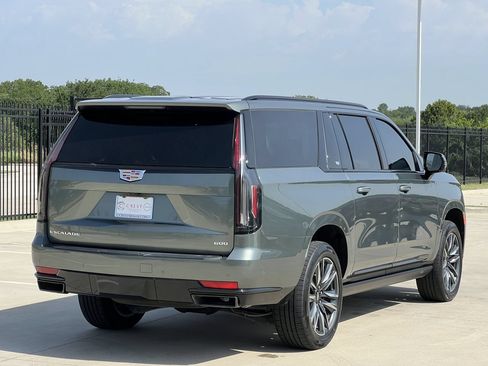 Used 2024 Cadillac Escalade ESV Sport Platinum AWD/4WD image 4