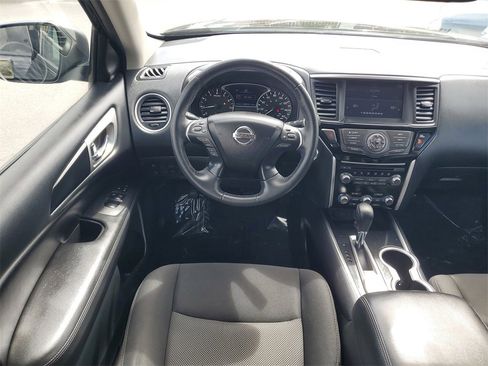 Used 2020 Nissan Pathfinder SV image 15