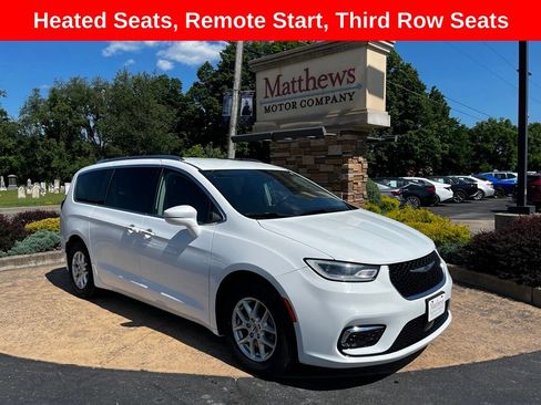 Used 2021 Chrysler Pacifica Touring-L FWD image 1