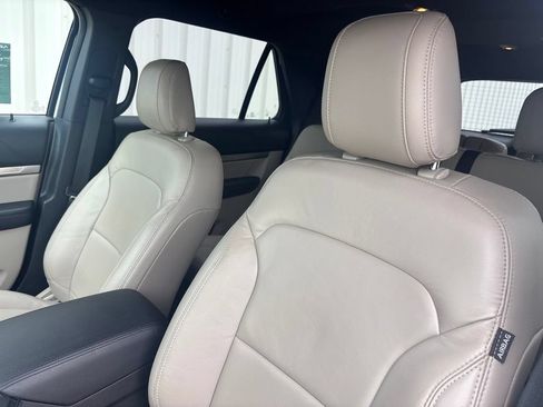 Used 2018 Ford Explorer XLT w/ Equipment Group 202A FWD image 20