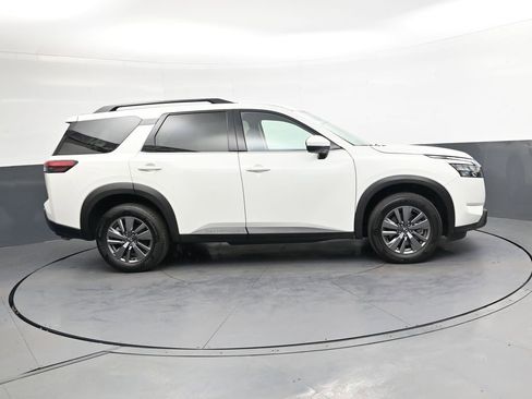 Used 2025 Nissan Pathfinder SV AWD/4WD image 4