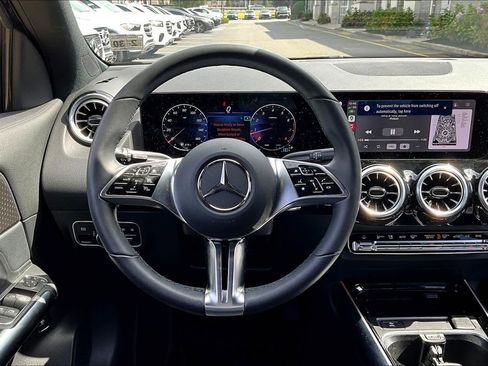 Used 2025 Mercedes-Benz GLA 250 4MATIC image 5