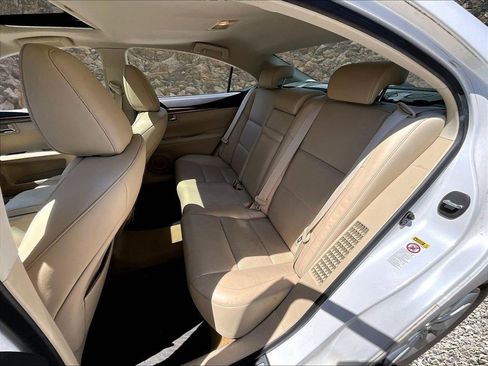 Used 2015 Lexus ES 300h w/ Navigation System Package FWD image 24