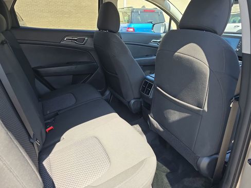 Used 2025 Kia Sportage LX image 12