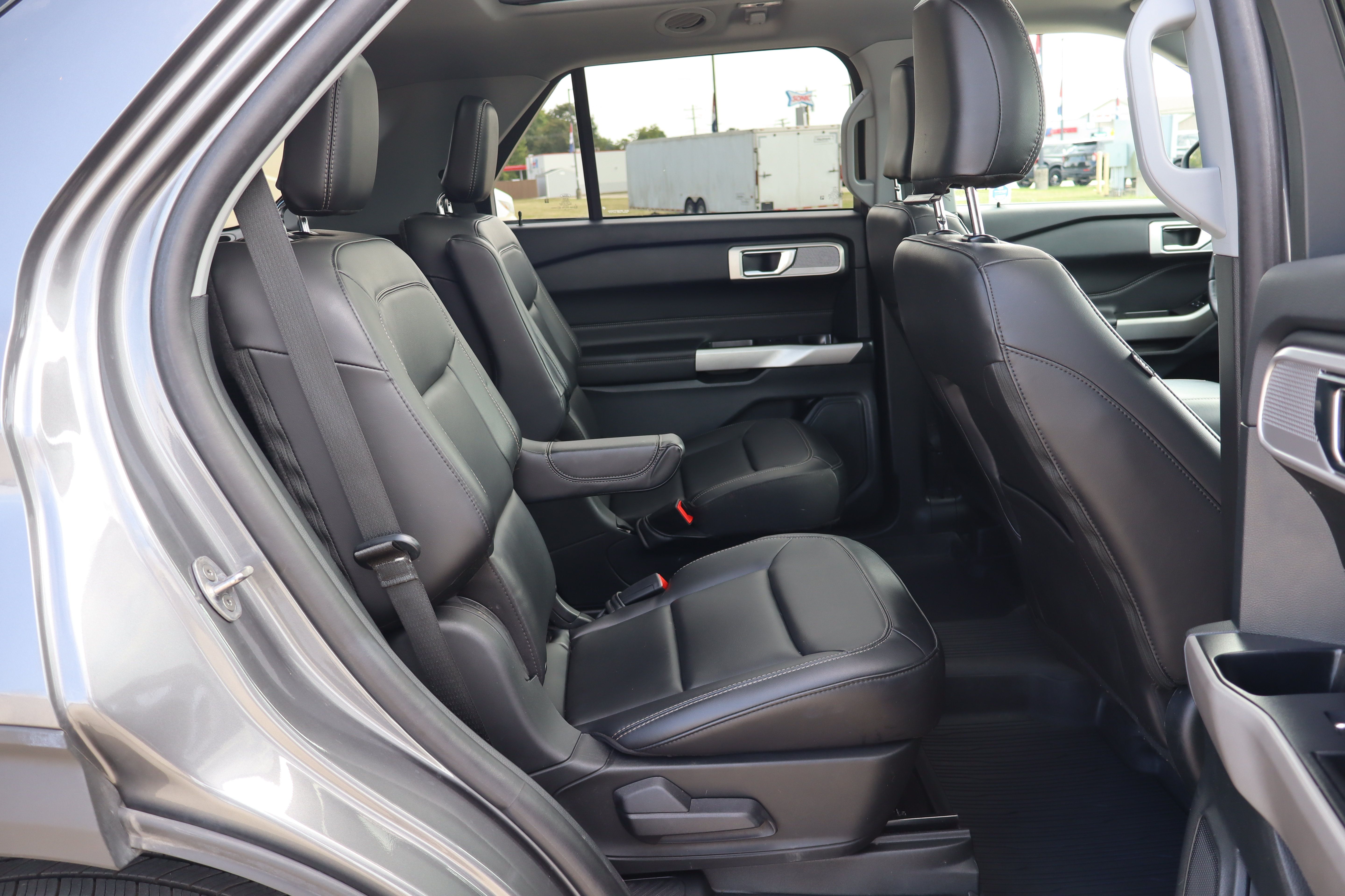 Used 2024 Ford Explorer XLT w/ Equipment Group 202A AWD/4WD image 13