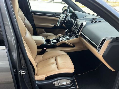 Used 2014 Porsche Cayenne Platinum Edition image 34
