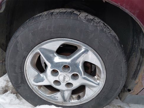 Used 2001 Chevrolet Impala Base w/ Preferred Equipment Group image 14