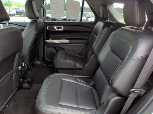 Certified 2023 Ford Explorer XLT w/ Equipment Group 202A AWD/4WD image 6