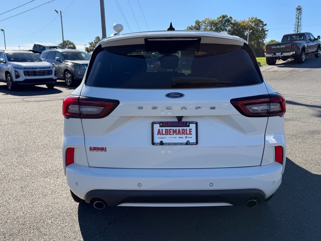 Used 2023 Ford Escape ST-Line w/ Tech Pack #1 FWD image 4