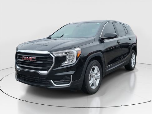 Used 2024 GMC Terrain SLE image 2