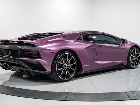 Used 2018 Lamborghini Aventador S image 3