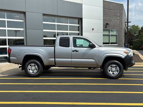 Used 2019 Toyota Tacoma SR AWD/4WD image 5