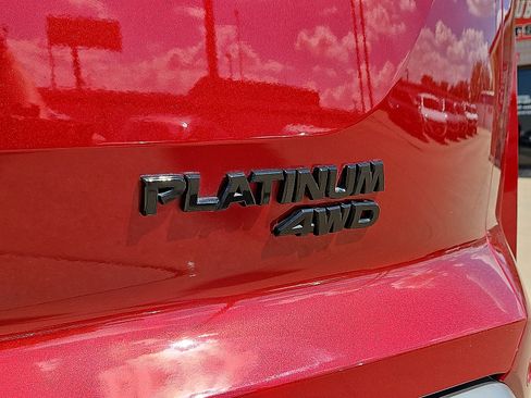 Used 2025 Nissan Pathfinder Platinum image 6