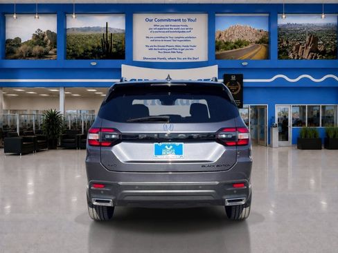 Certified 2025 Honda Pilot Black Edition image 7