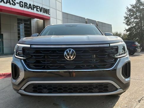 Used 2026 Volkswagen Atlas Cross Sport SE AWD/4WD image 3