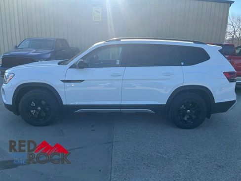 Used 2025 Volkswagen Atlas Peak Edition SE AWD/4WD image 8