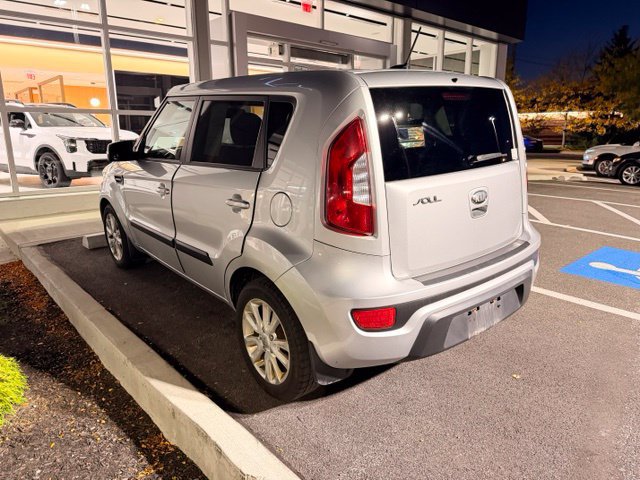 Used 2013 Kia Soul + FWD image 4