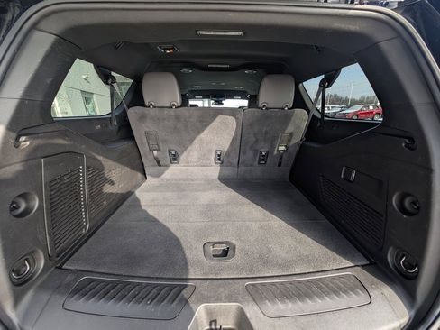 Used 2024 Chevrolet Suburban LT image 11