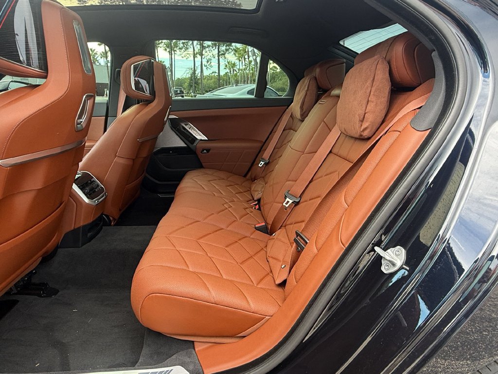Used 2025 BMW i7 eDrive50 w/ M Sport Package RWD image 12