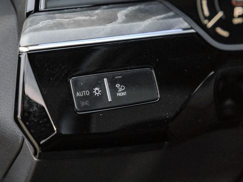 Used 2022 Audi e-tron Chronos w/ Chronos Package image 28