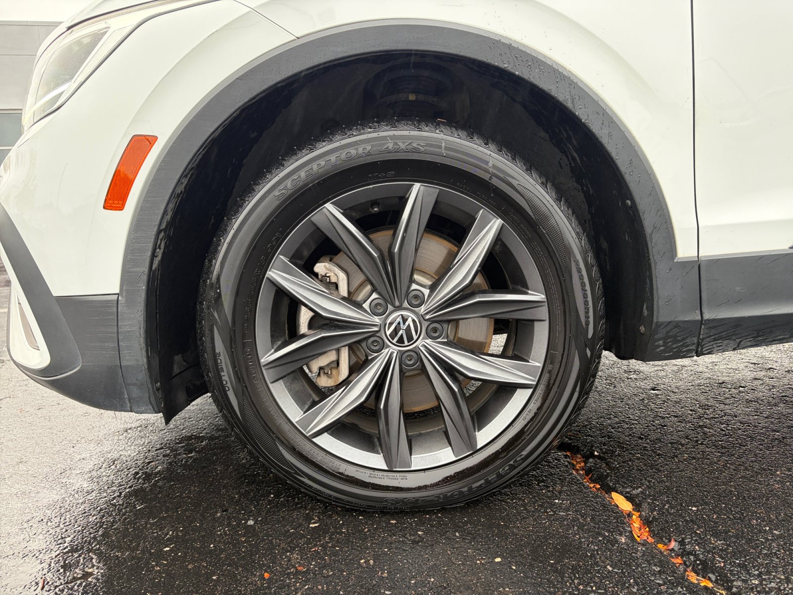 Used 2022 Volkswagen Tiguan SE AWD/4WD image 26