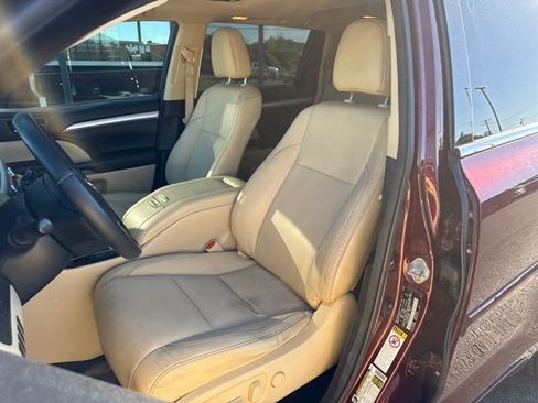 Used 2016 Toyota Highlander XLE AWD/4WD image 13