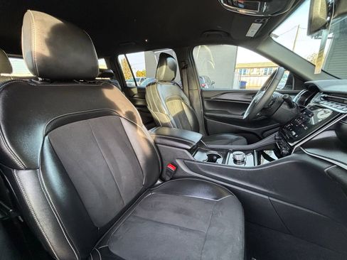 Used 2024 Jeep Grand Cherokee L Laredo image 21